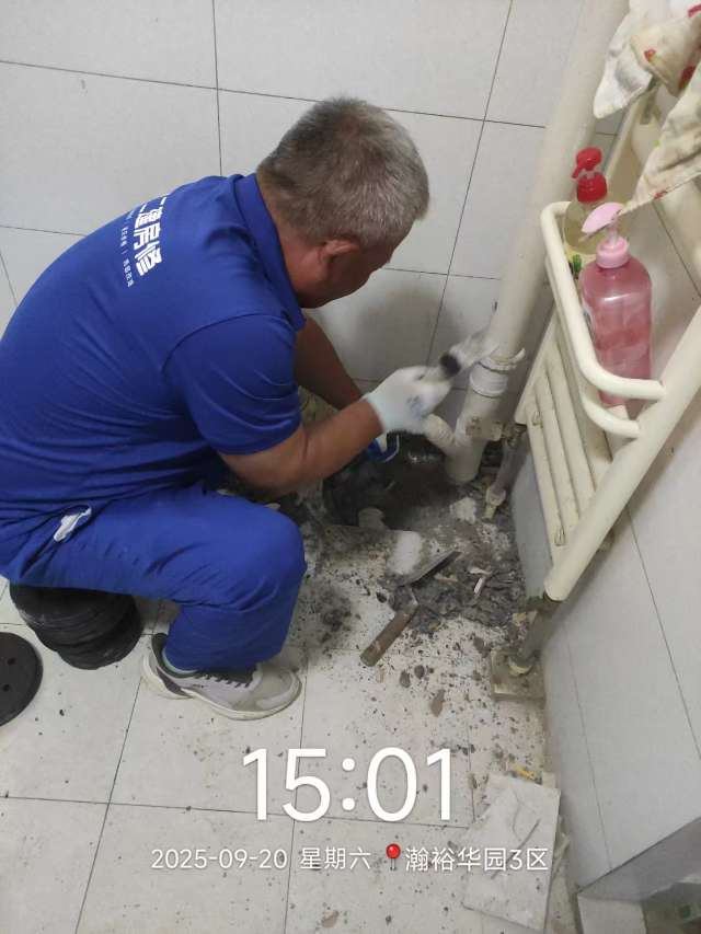 维修中:师傅现场施工